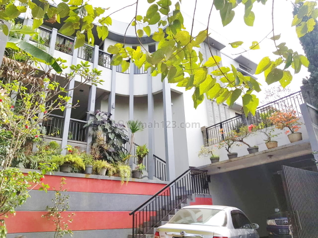 Rumah Bukit Pakar Timur, Ciburial, Cimenyan, Bandung
