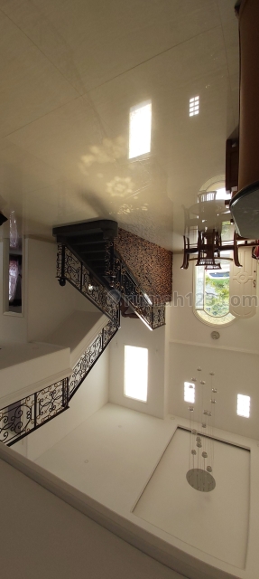 Rumah Besar Bagus Siap Huni di Cibubur - Kota Wisata, Cibubur, Bogor