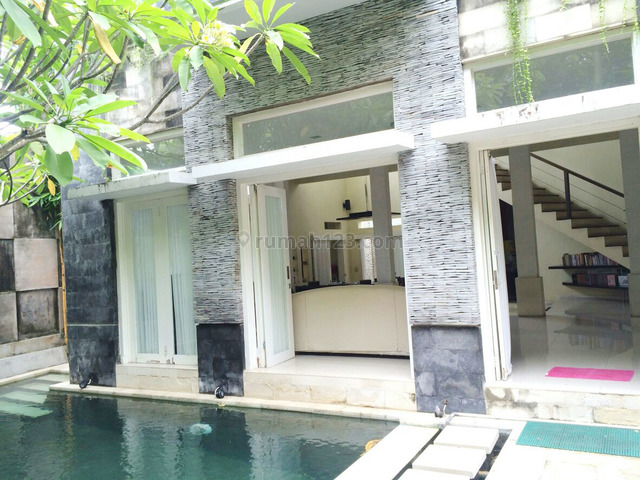 Dijual Rumah Nyaman, Aman, Asri, lokasi sangat strategis, akses dekat dengan tempat wisata, Bali, Nusa Dua, Badung
