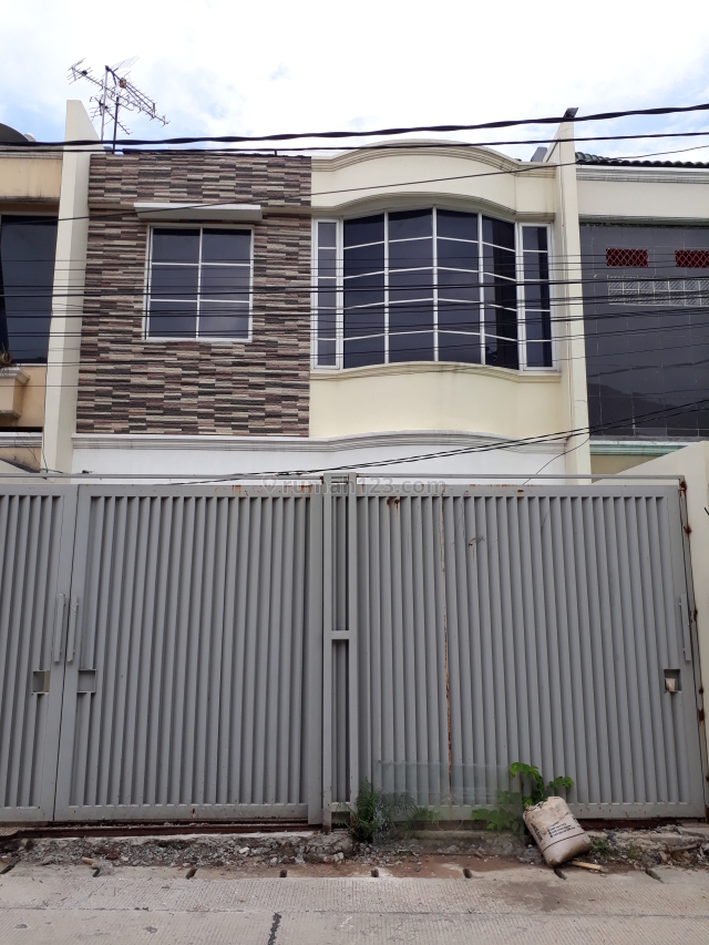 Taman Ratu / Kepa Duri Mas, Rumah 2,5 lantai renov uk. 7 x 15, hadap Utara, jalan 2 mobil, Taman Ratu, Jakarta Barat
