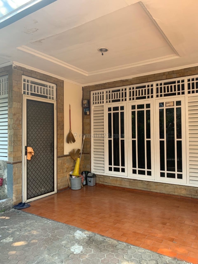 Rumah Taman Meruya Ilir, Kembangan, Jakarta Barat. 2 Lantai Dengan Carport, Kembangan, Jakarta Barat