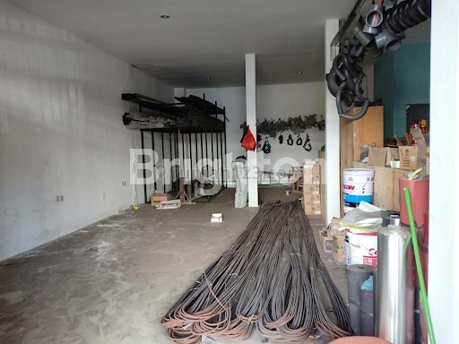 RUMAH USAHA EX TOKO BANGUNAN DI DARMO INDAH SARI, Karang Poh, Surabaya