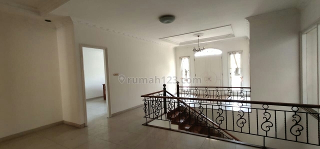 Rumah bagus model mediterania, komplek Elite, LT 325 m2, 2lt, harga 11.9 Milyard, Kelapa Gading, Jakarta Utara