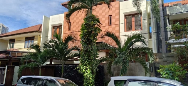 rumah asri di kawasan elit Pondok Indah Jakarta Selatan, Pondok Indah, Jakarta Selatan