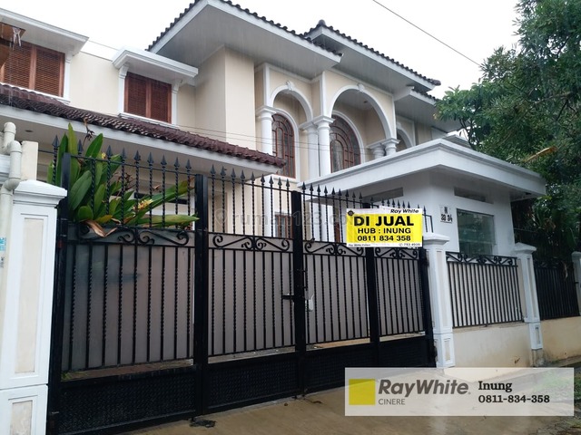 Rumah lux nan megah ini terletak di komplek Lebak Bulus Jaksel, Lebak Bulus, Jakarta Selatan