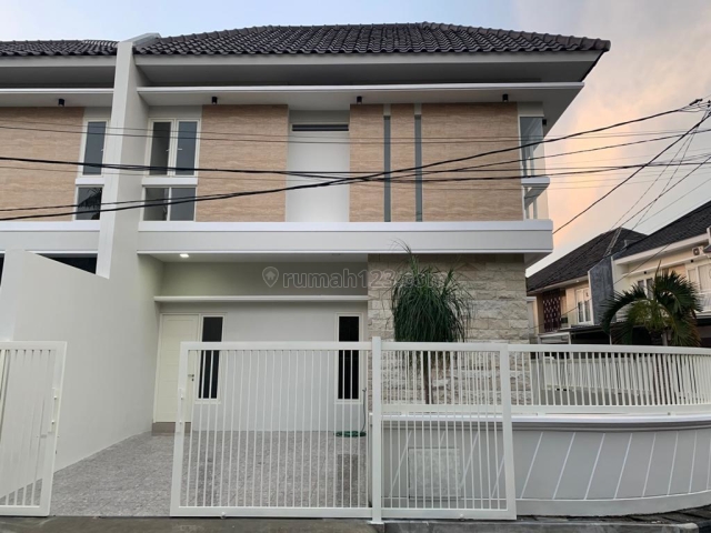 Hot and New House, Comfortable, Jemursari, Surabaya