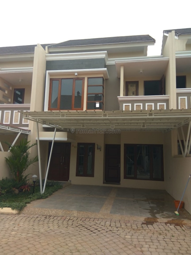 Dipasarkan Rumah 2 Lantai Megah dan Strategis, Cipedak, Jakarta Selatan