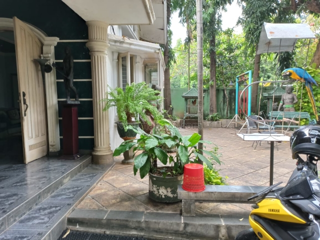 Rumah 4BR di jl Banyumas Menteng Jakarta Pusat, Menteng, Jakarta Pusat