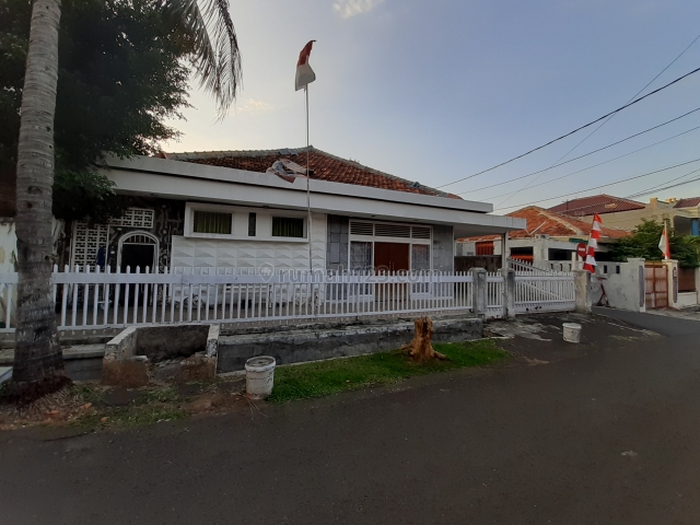 Rumah lama layak huni jalan lebar, Tebet, Jakarta Selatan