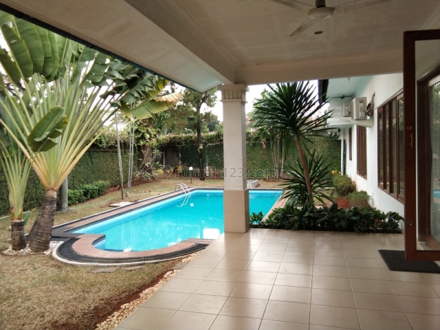 HOUSE AT KEMANG DALAM LAND SIZE 960SQM 4BR NICE HOUSE IDR 420.000.000 PER YEAR, Kemang, Jakarta Selatan