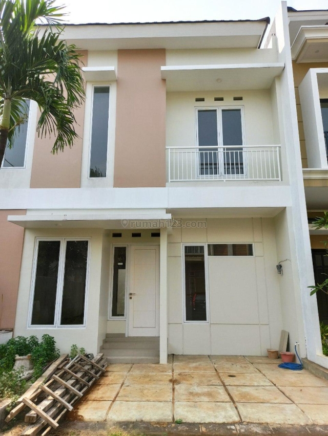 Rumah Private Pool Strategis Dekat Toll Ciganjur Jagakarsa Jaksel, Jagakarsa, Jakarta Selatan