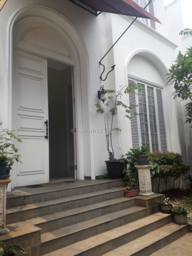 Rumah Cantik dan Strategis, Menteng, Jakarta Pusat