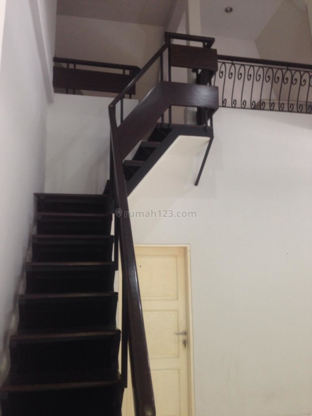 Rumah Mewah Cantik JL. tegal No 2c, Menteng, Jakarta Pusat