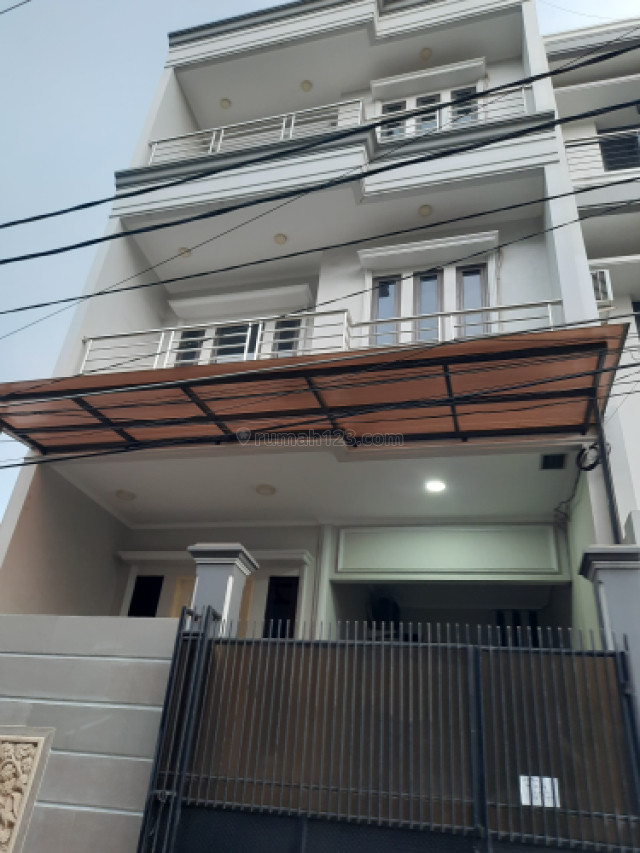 rumah bagus, minimalis, bersih, nyaman dan siap huni, Tanjung Duren Selatan, Jakarta Barat