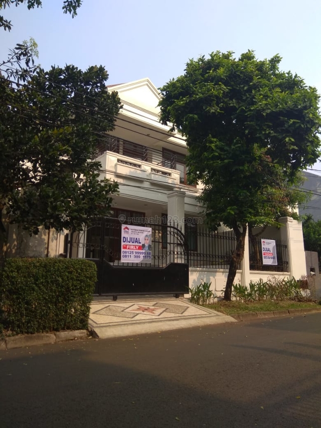 WTS HOUSE AT PONDOK INDAH 4BR LB 430SQM LT 301 SQM IDR 12.5 M NEGOITABLE GOOD LOCATION, Pondok Indah, Jakarta Selatan