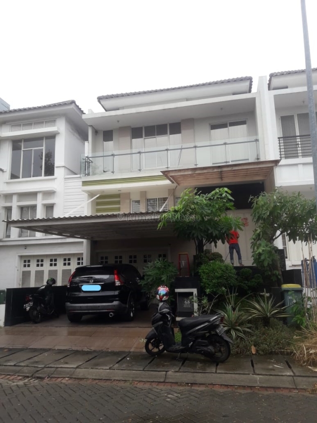 Rumah Crown Golf Boulevard Pantai Indah Kapuk Jakarta Utara, Pantai Indah Kapuk, Jakarta Utara