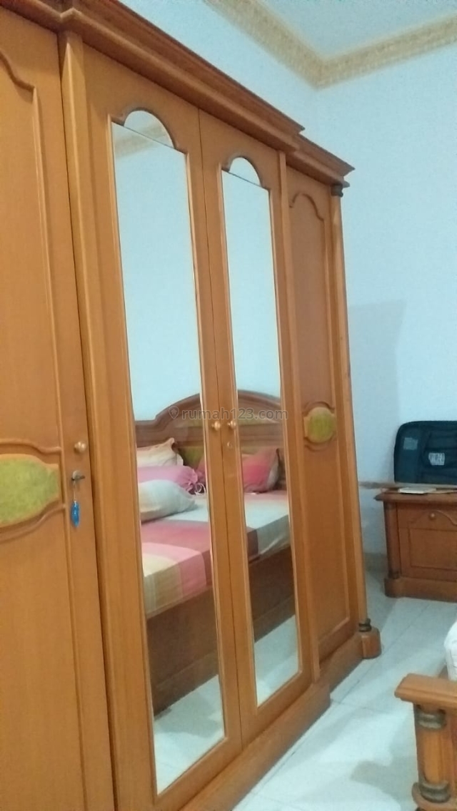 Rumah besar, bersih dan nyaman dihuni ingin dikontrakan di puri indah jakarta barat, Kembangan Selatan, Jakarta Barat