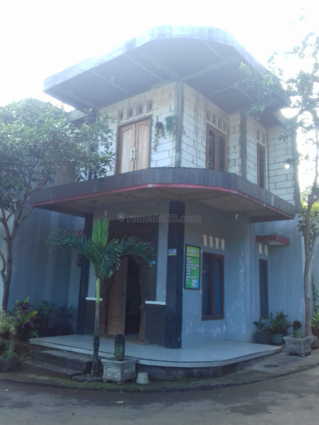 rumah 3 lantai dekat stadion Wujil ungaran, Ungaran Barat, Semarang
