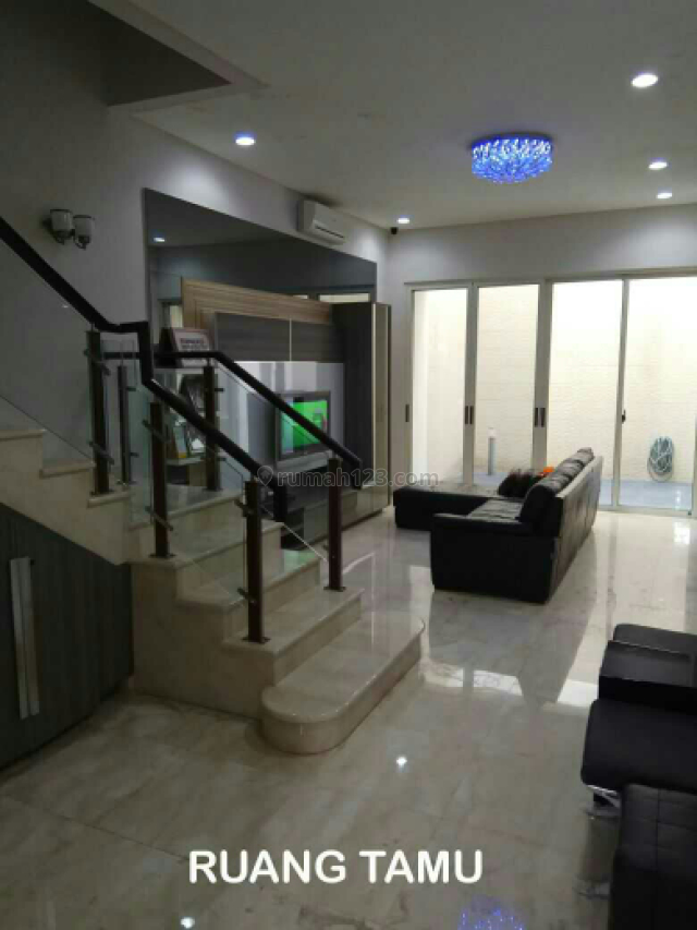 Rumah mewah di lingkungan golf, Pantai Indah Kapuk, Jakarta Utara