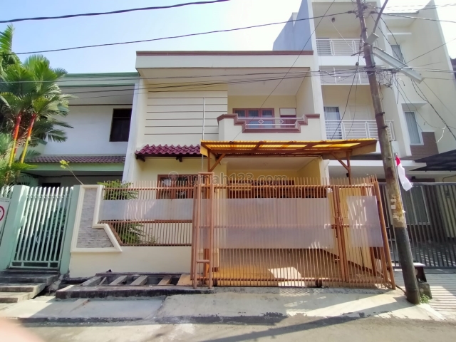 Rumah Siap Huni Nyaman di Sunrise garden, Sunrise Garden, Jakarta Barat
