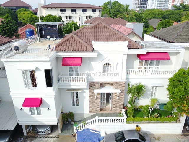 Rumah Mewah Cilandak Barat Jakarta Selatan 3 Lantai 4BR Siap Dihuni, Cilandak, Jakarta Selatan