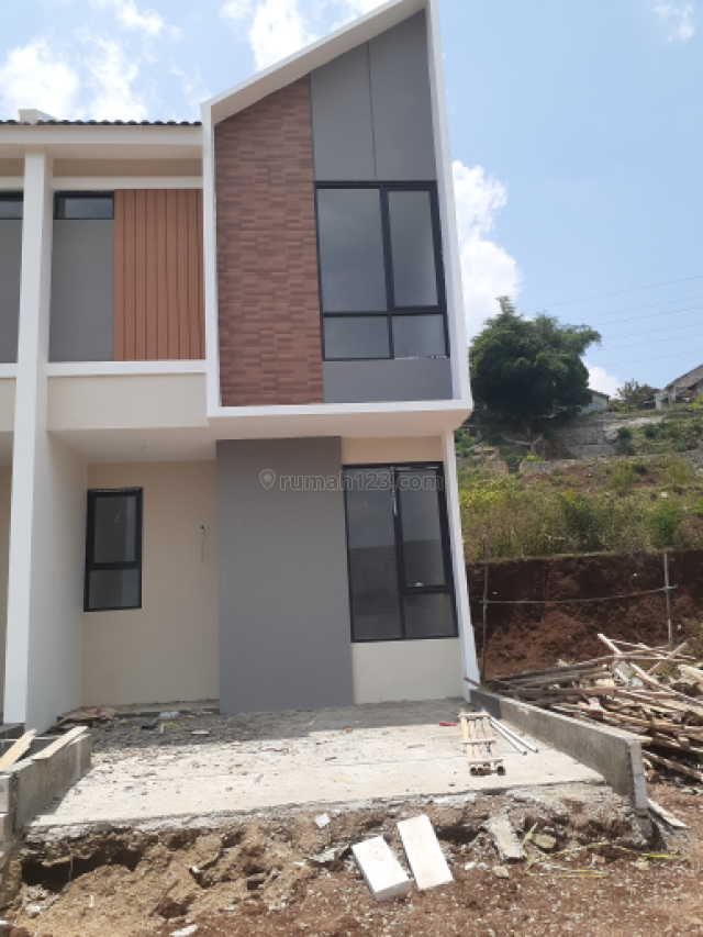 Rumah 2 lantai luas di Padalarang Dekat ke rumah sakit dan lottemart , Padalarang, Bandung