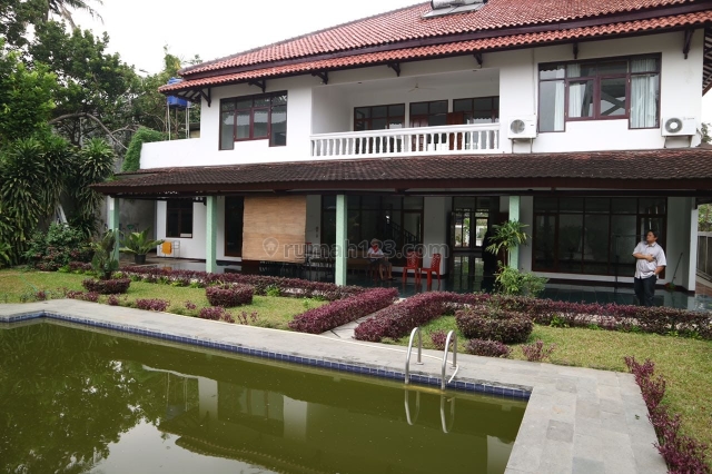 Rumah Villa di Pejaten Barat, Jakarta Selatan ~ Suasana Asri, Pejaten, Jakarta Selatan