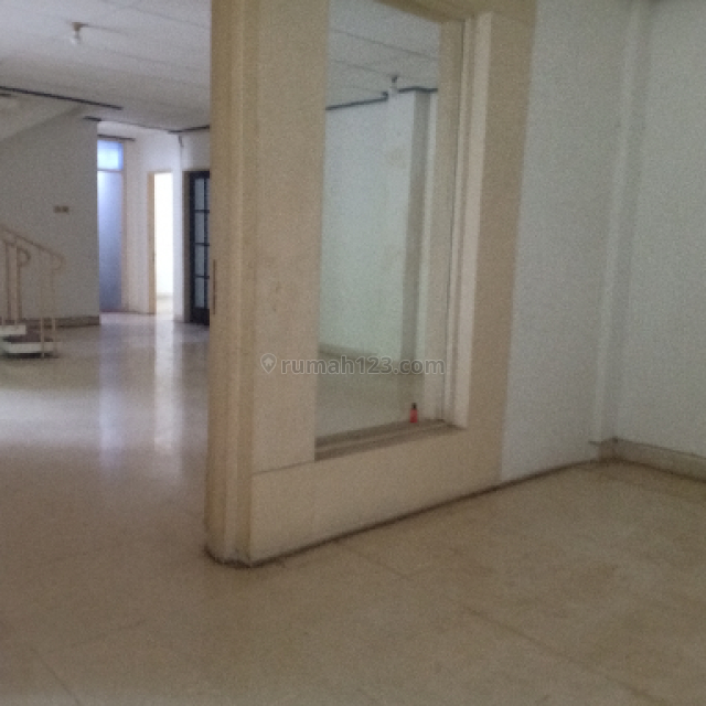 Patiunus dekat Blok M, buat kantor parkir luas, Kebayoran Baru, Jakarta Selatan