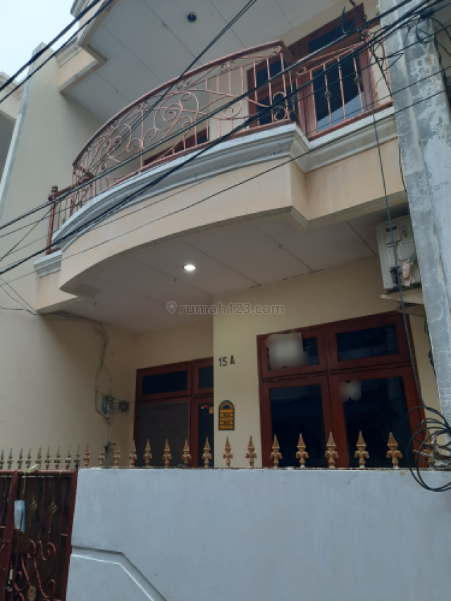 rumah minimalis, sederhana dan siap huni, Tanjung Duren, Jakarta Barat