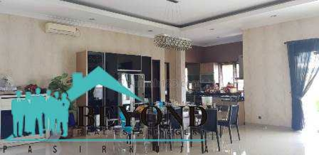 MENGEJUTKAN! RUMAH SEMI FURNISH 2 LANTAI MEWAH ADA KOLAM BERENANG SERTIFIKAT HAK MILIK HARGA NEGO DIWILAYAH LEUWI PANJANG, Leuwi Panjang, Bandung