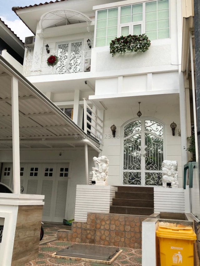RUMAH CROWN GOLF BOULEVARD UK 8X24 SEMI FURNISH HARGA 12M NEGO!, Pantai Indah Kapuk, Jakarta Utara