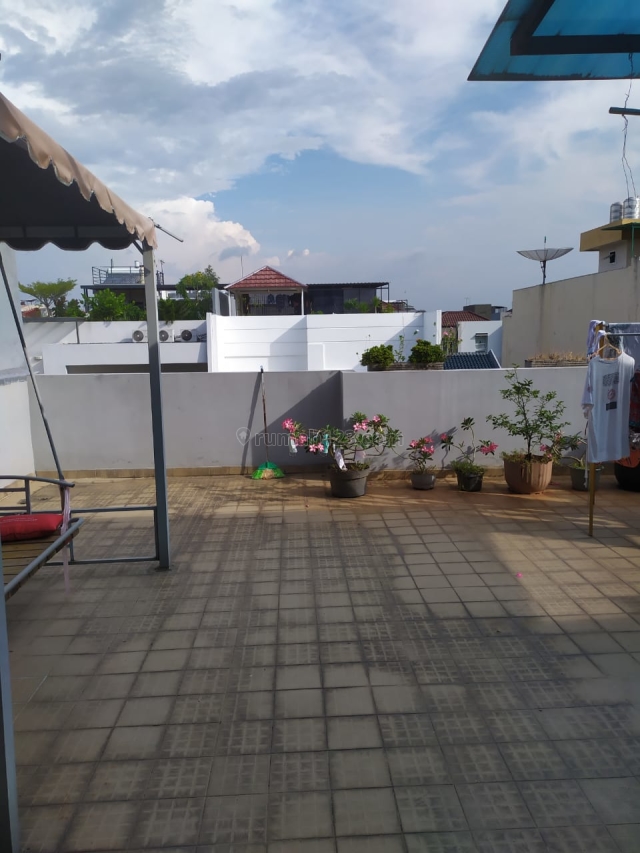 Rumah Minimalis Grisenda PIK 8x20m2 3 Lantai Semi Furnished Hadap Selatan, Pantai Indah Kapuk, Jakarta Utara