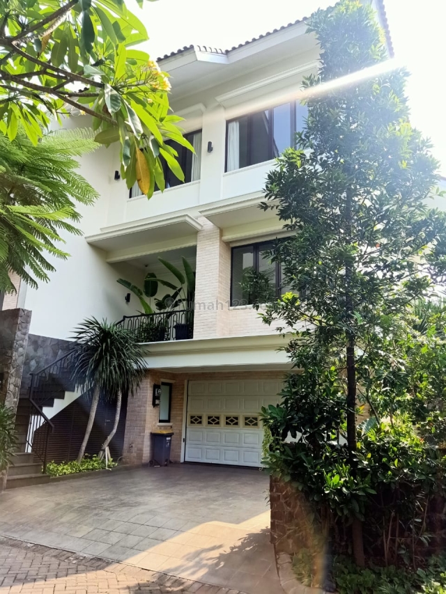 Beautiful house in Compound 24 jam Security ~ quite area no, Kemang, Jakarta Selatan