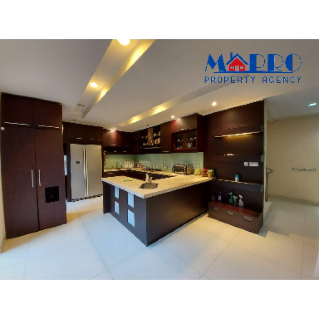rumah cantik BGM - PIK 10x18 renov, Pantai Indah Kapuk, Jakarta Utara
