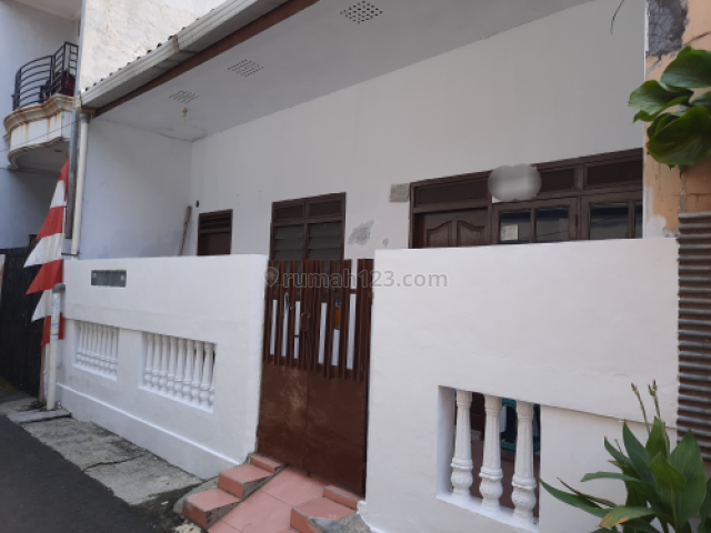 rumah reno, bersih dan siap pakai, Tanjung Duren, Jakarta Barat