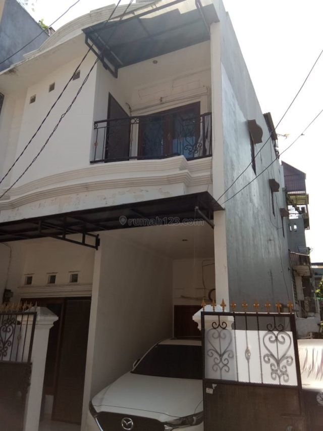 Pademangan rumah 2 lt ada garasi mobil, harga terjangkau, Pademangan, Jakarta Utara