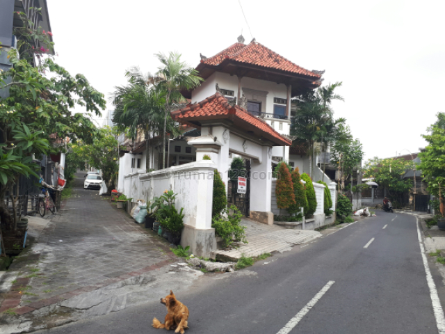 Rumah bangunan kokoh, Dalung, Badung