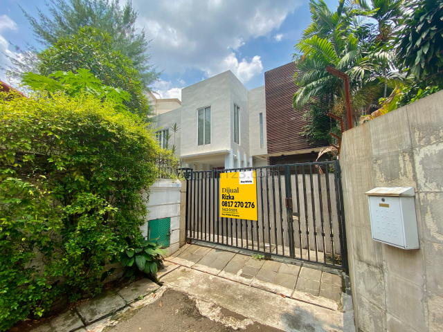 Rumah Tinggal Nyaman Strategis di Tulodong SCBD Sudirman Jakarta Selatan, Kebayoran Baru, Jakarta Selatan