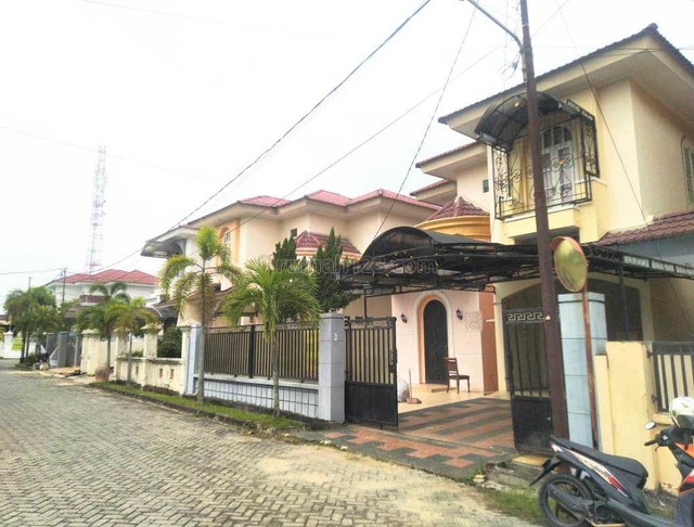 Dijual rumah komplek cluster daerah Sudirman belakang kantor DPRD provinsi., Bukit Raya, Pekanbaru