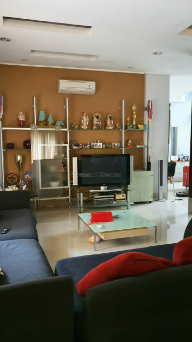Rumah hoek luas asri di pantai indah kapuk, Pantai Indah Kapuk, Jakarta Utara