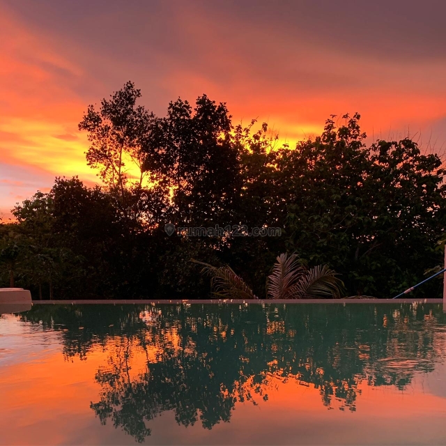 Romantis Sunset view villa, Desain keren dilengkapi kolam renang. Berada di lokasi terbaik. Full furnish, murah, negotiable, Labuan Bajo, Manggarai Barat