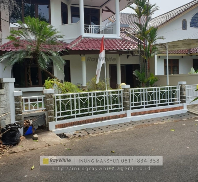 Rumah dengan lingkungan nyaman dan teduh di Lebak Bulus., Lebak Bulus, Jakarta Selatan