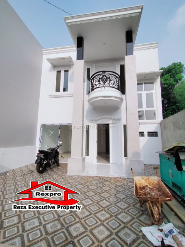 RUMAH CANTIK PRIVATE POOL DAN GATE LOKASI STRATEGIS DI JAGAKARSA, Jagakarsa, Jakarta Selatan