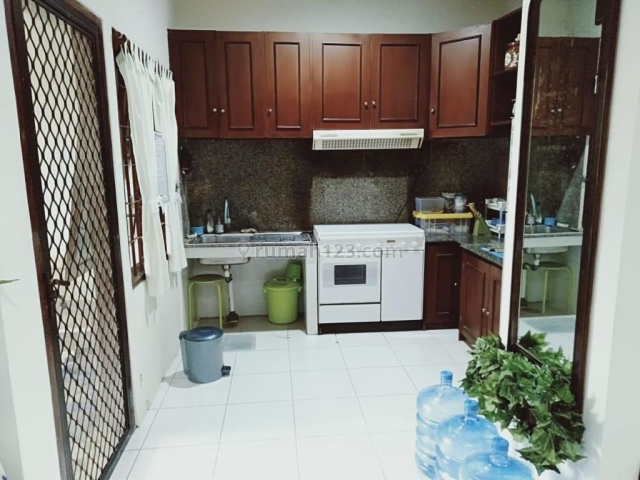 Rumah di jalan utama puri gading jimbaran, Puri Gading, Badung