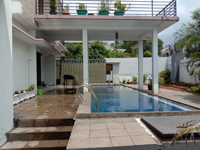 Rumah ada kolam renang di Lebak Bulus, Lebak Bulus, Jakarta Selatan