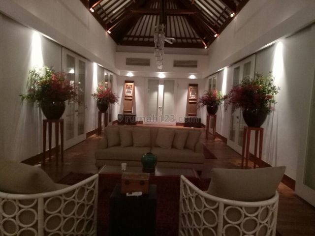 "Limited edition " Luxury house in kemang area for expatriat and other "the price can be negotiable", Kemang, Jakarta Selatan