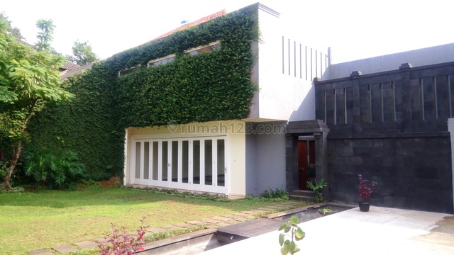 Luxurious, Modern and Quite House for Expatriat and Ambassador in Senayan Area "The Price Can Be Negotiable", Senayan, Jakarta Selatan