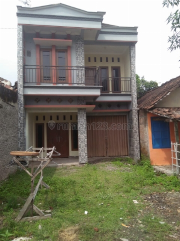 Rumah newah 2 lantai, Baru siap huni, harga terjangkau di Solo Baru Surakarta, Solo Baru, Surakarta
