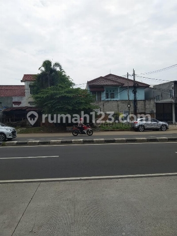 Rumah di lokasi strategis pinggir jalan , dekat dengan Cipete, Cilandak, Kemang dan TB Simatupang, Cilandak, Jakarta Selatan