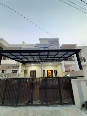 Rumah modern classic dkt akses tol brigif di Jagakarsa Jakarta Selatan, Jagakarsa, Jakarta Selatan